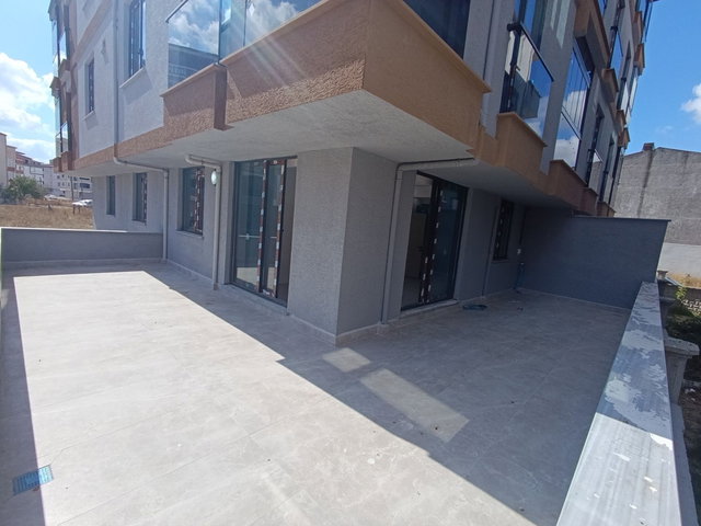 AKGÜL YATIRIMDAN KAPAKLI BAHCELİ EVLERDE SATILIK TERASLI DAİRE