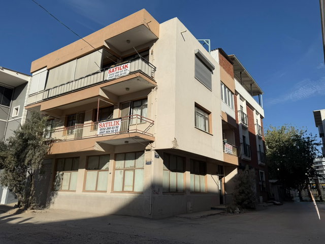 TEK TAPU, ÜÇ KATLI.SATILIK 330m2 TİCARİ +ÜSTTE 2 DAİRE