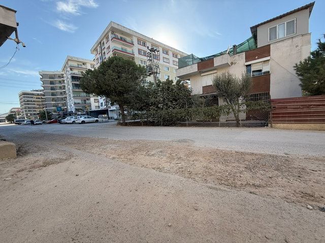 TEK TAPU, ÜÇ KATLI.SATILIK 330m2 TİCARİ +ÜSTTE 2 DAİRE