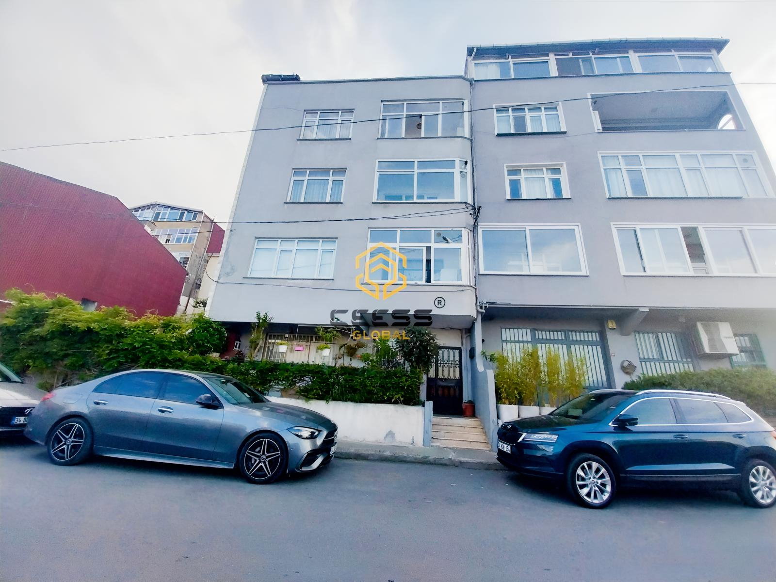 İSTANBUL SARIYER İSTİNYE'DE DOĞAYLA İÇ İÇE 2+1 SATILIK DAİRE