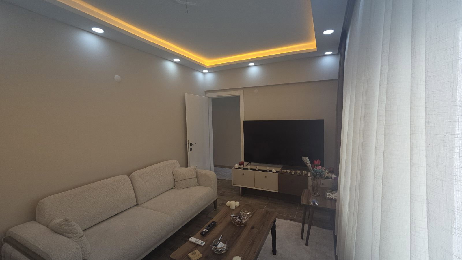 KAYMAK EMLAKTAN CARŞI MERKEZDE İCİ SIFIR YAPILI SATILIK DAİRE