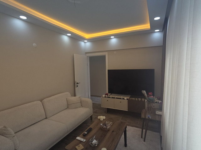 KAYMAK EMLAKTAN CARŞI MERKEZDE İCİ SIFIR YAPILI SATILIK DAİRE