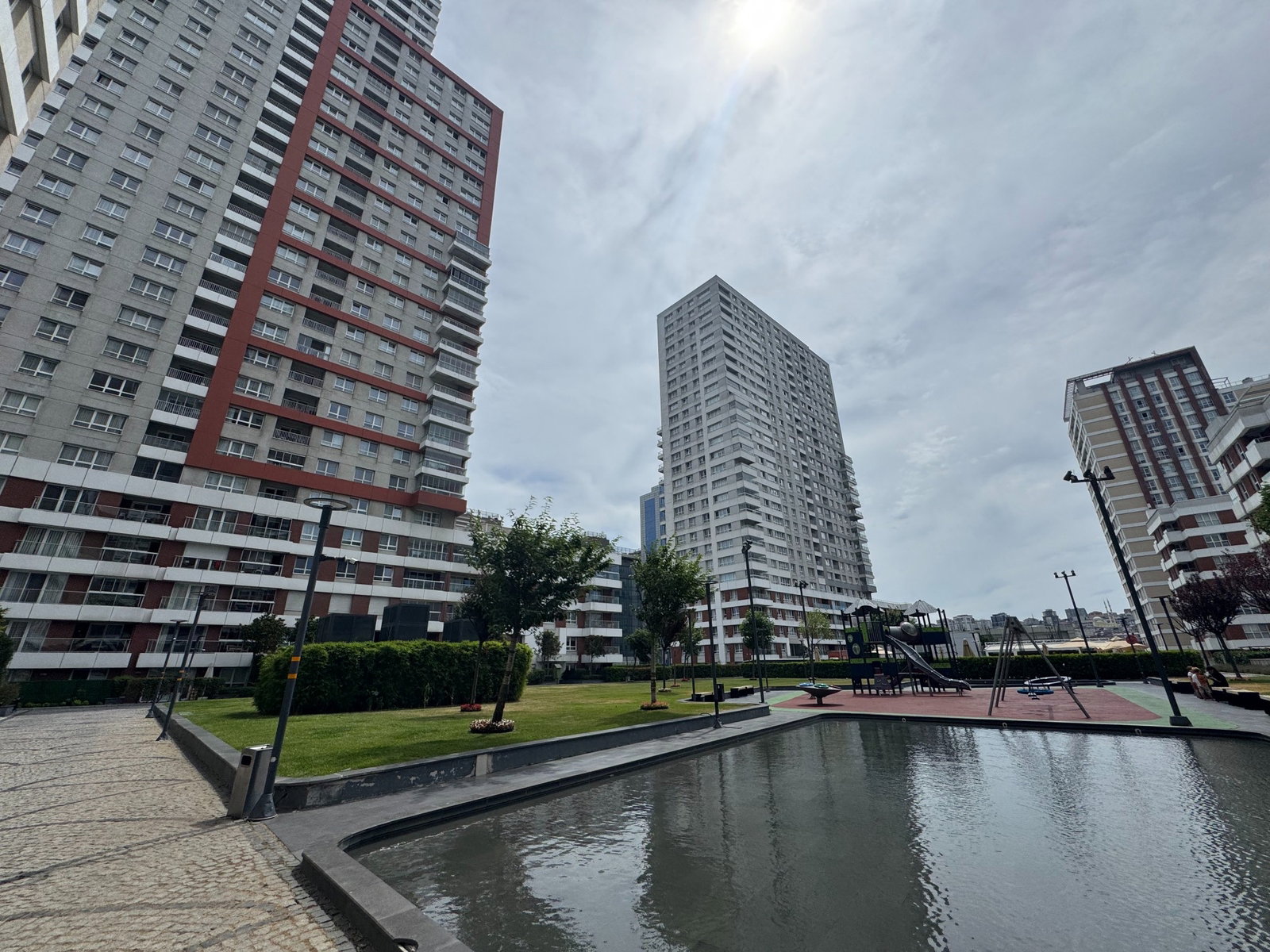 GÜNEŞLİ NUROL PARK'TA SATILIK 1+1 DAİRE