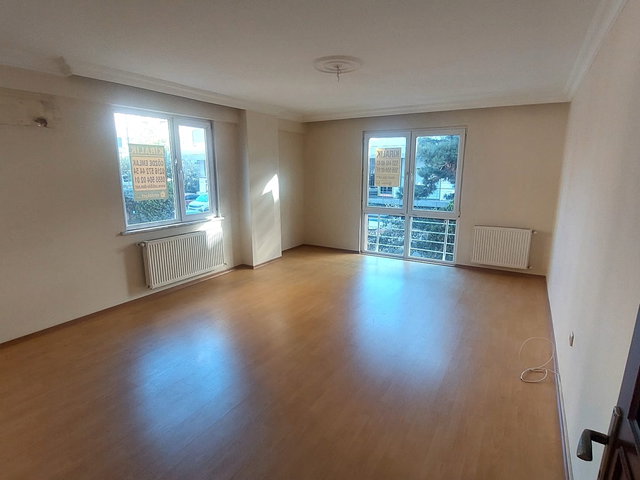 Küçükbakkalköyde Genç Binada Metroya Yakın Mesafede 3+1 Kiralık