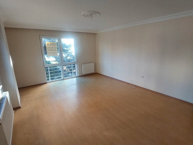 Küçükbakkalköyde Genç Binada Metroya Yakın Mesafede 3+1 Kiralık