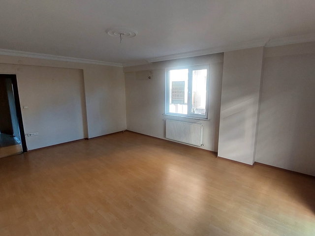 Küçükbakkalköyde Genç Binada Metroya Yakın Mesafede 3+1 Kiralık