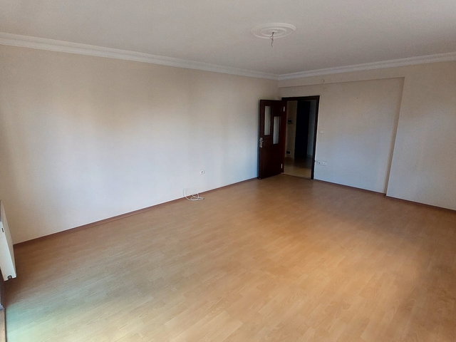 Küçükbakkalköyde Genç Binada Metroya Yakın Mesafede 3+1 Kiralık