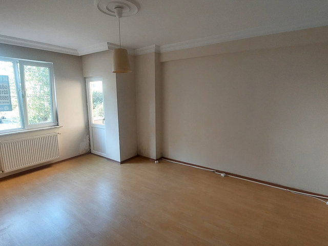 Küçükbakkalköyde Genç Binada Metroya Yakın Mesafede 3+1 Kiralık