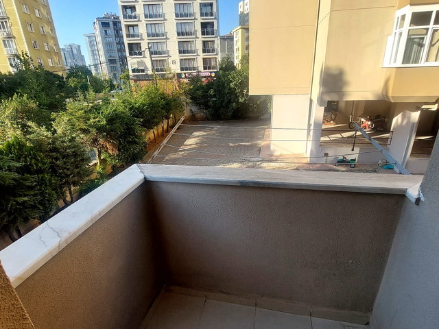 Küçükbakkalköyde Genç Binada Metroya Yakın Mesafede 3+1 Kiralık