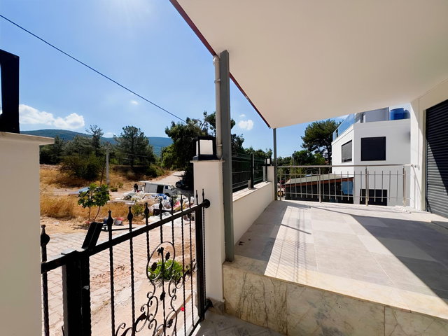 URLA KALABAK MAH. BUTİK SİTE İÇERİSİNDE SATILIK 3+1 VİLLA