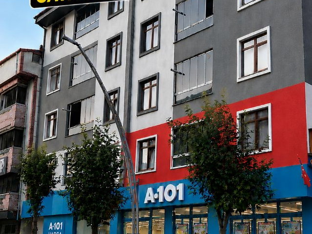 ÇARŞI MERKEZİN GÖBEĞİNDE A101 MARKET ÜZERİ KAPALI MUTFAKLI