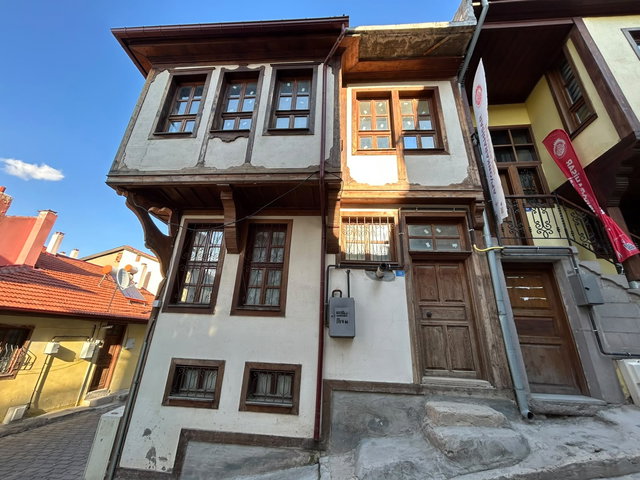 TURKUAZ EMLAKTAN AKMESCİT MAHALLESİNDE SATILIK TARİHİ KONAK