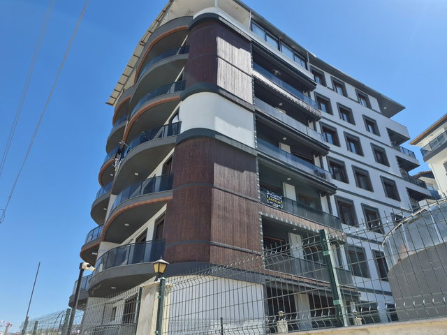 SIFIR BİNADA HAVUZ CEPHELİ 3+1 ARA KAT DAİRE