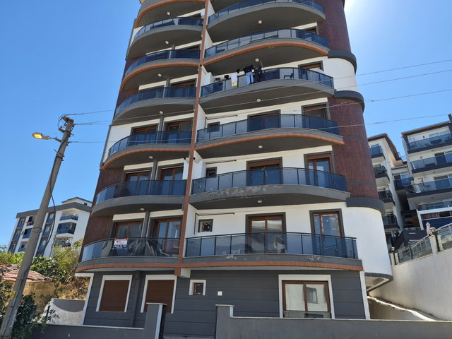 SIFIR BİNADA HAVUZ CEPHELİ 3+1 ARA KAT DAİRE