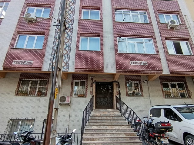 ÜMRANİYE MERKEZDE METROYA 5 DAKİKA 3+1 BAHÇE KATI DAİRE