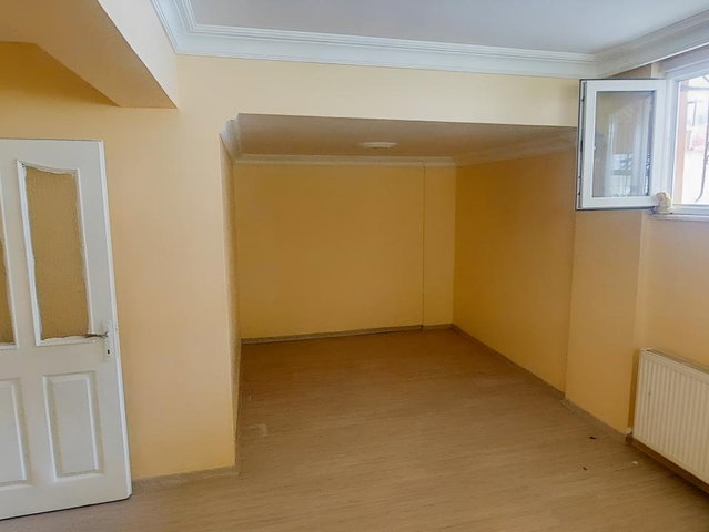 İÇERENKÖY MAH.ACIBADEM ÜNİVERSİTESİ YAKININDA KOT.1 DE 2+1 DAİRE