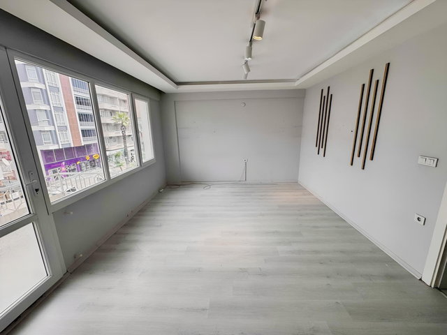 NOVUSS GAYRİMENKUL\MENDERES CADDESİNDE ARAKAT KİRALIK 3+1