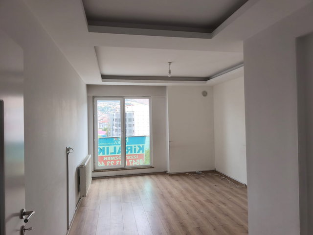 PEX ANKADAN EMEKSİZ SAAT KULESİ YANI HA*SARSIZ KİRALIK 2+1 DAİRE
