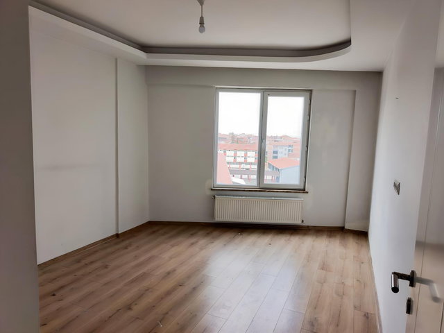 PEX ANKADAN EMEKSİZ SAAT KULESİ YANI HA*SARSIZ KİRALIK 2+1 DAİRE