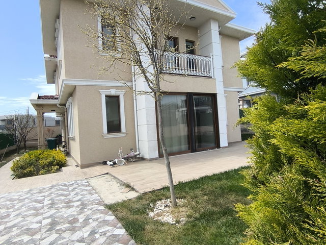 SELİMPAŞADA SİTE İÇİNDE 2 KATLI 5+1 SATILIK MÜSTAKİL VİLLA
