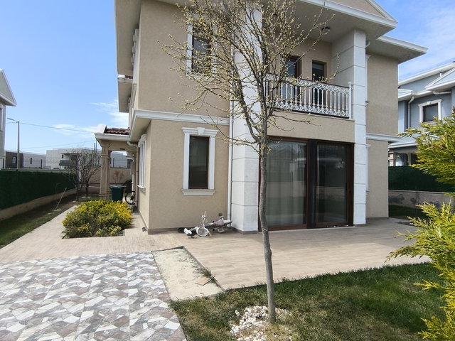 SELİMPAŞADA SİTE İÇİNDE 2 KATLI 5+1 SATILIK MÜSTAKİL VİLLA