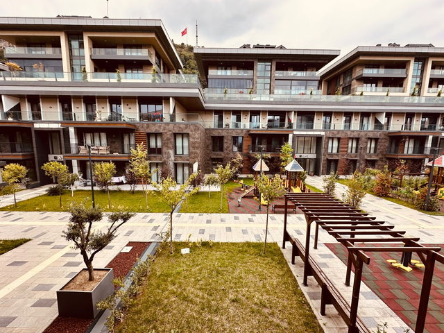 TRABZON ÇÖMLEKÇİ TOKİ KONUTLARINDA KİRALIK 4+1 LÜKS DAİRE