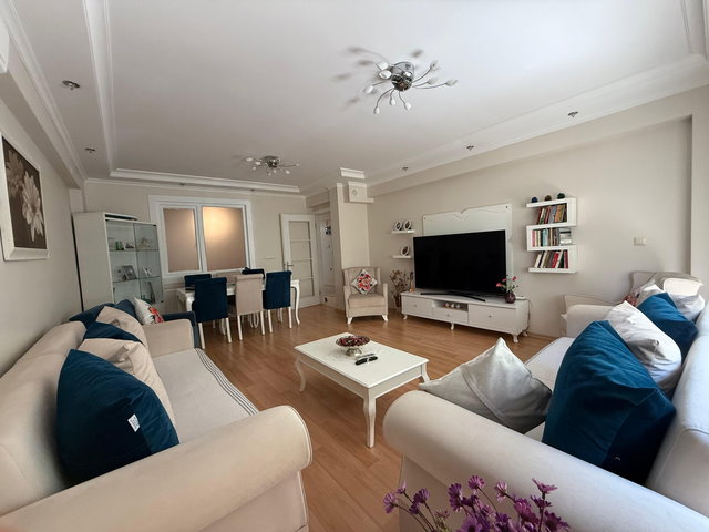 ÇİĞLİ'DE ÇİFT CEPHE AYDINLIK KONFORLU GENİŞ 3+1 SATILIK DAİRE