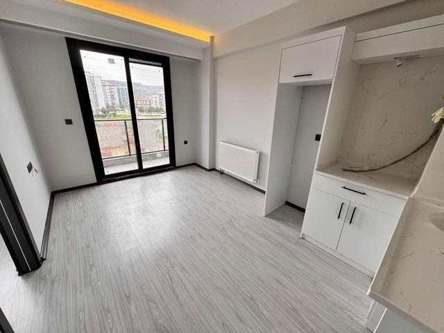NOVUSS GAYRİMENKUL\KONSEPT PARK SİTESİ BALKONLU EŞYASIZ 1+1