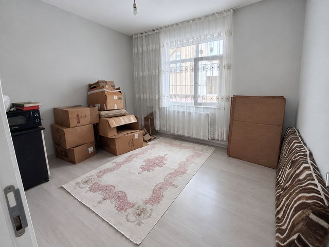 UZEMAR'DAN SATILIK 3+1 GİRİŞ KAT BAĞCILAR DEMİRKAPI BALKONLU