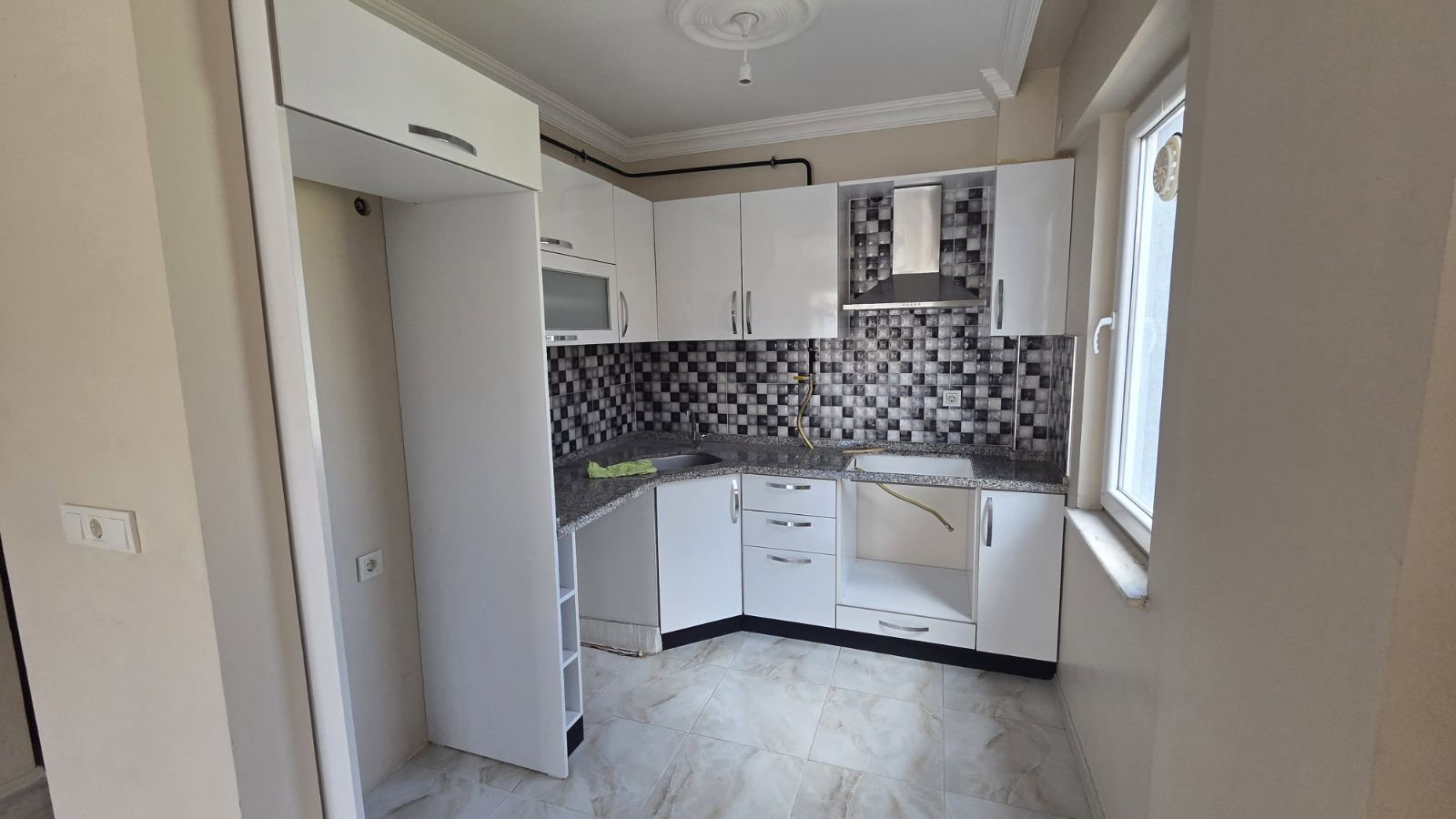 ÇARŞI MERKEZDE ORTA KAT KİRALIK DAİRE YENİ BİNA