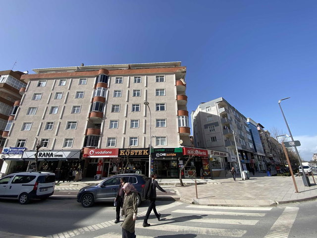 UFUKATASEVER GAYRİMENKULDEN ATATÜRK CADDESINDE SATILIK ARA KAT
