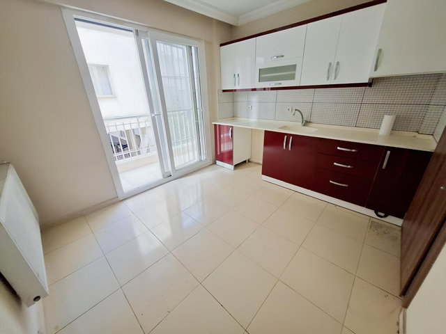 ÜNİVERSİTE YÜRÜME MESAFESİ 1+1 BALKON-OTOPARK-ASANSÖR ESYASIZ