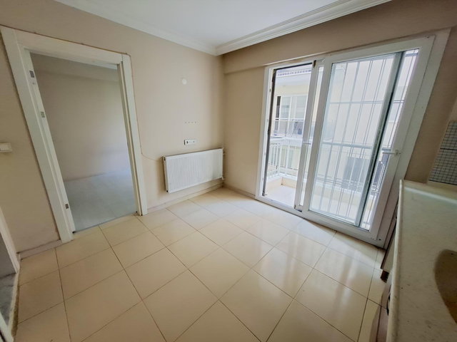 ÜNİVERSİTE YÜRÜME MESAFESİ 1+1 BALKON-OTOPARK-ASANSÖR ESYASIZ