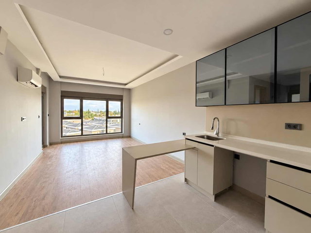 Sky Diamond'da Havuzlu Sitede Ebeveyn Banyolu 2+1 Kiralık Daire