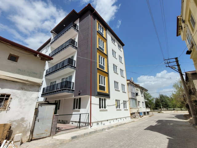 ÇAY DÖRTYOL'DA OTURMAYA HAZIR SATILIK ARA KAT 3+1 DAİRELER