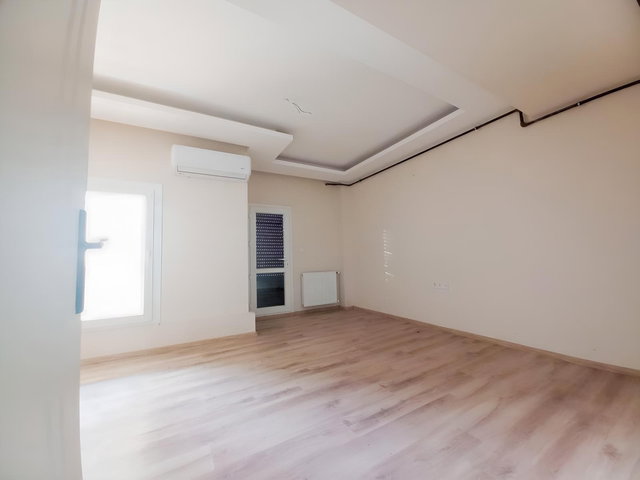ÖRNEKKÖY'DE NAZIM HİKMET BULVARI'NDA EBEVEYN BANYOLU 2+1 DAİRE