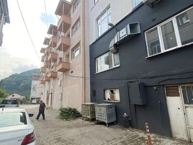 GÜMÜŞOVA MERKEZ DE ÜNİVERSİTE YANINDA 2+1 ARA KAT EŞYALI KİRALIK