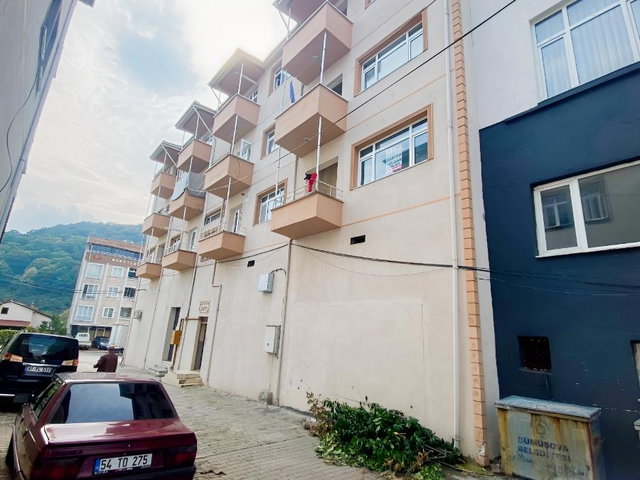 GÜMÜŞOVA MERKEZ DE ÜNİVERSİTE YANINDA 2+1 ARA KAT EŞYALI KİRALIK