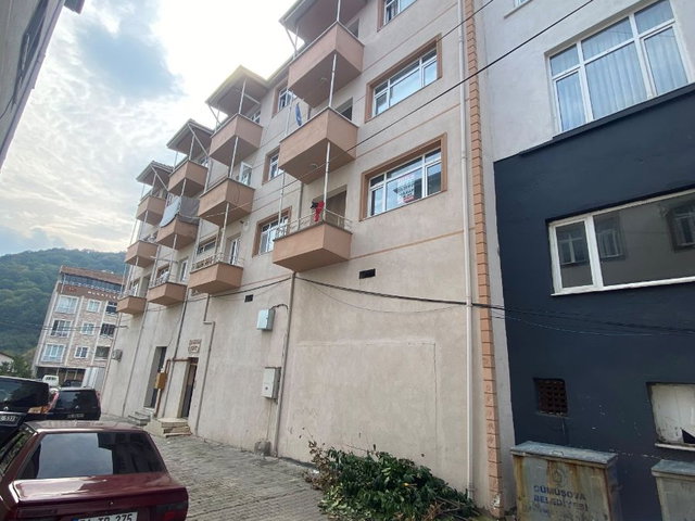 GÜMÜŞOVA MERKEZ DE ÜNİVERSİTE YANINDA 2+1 ARA KAT EŞYALI KİRALIK