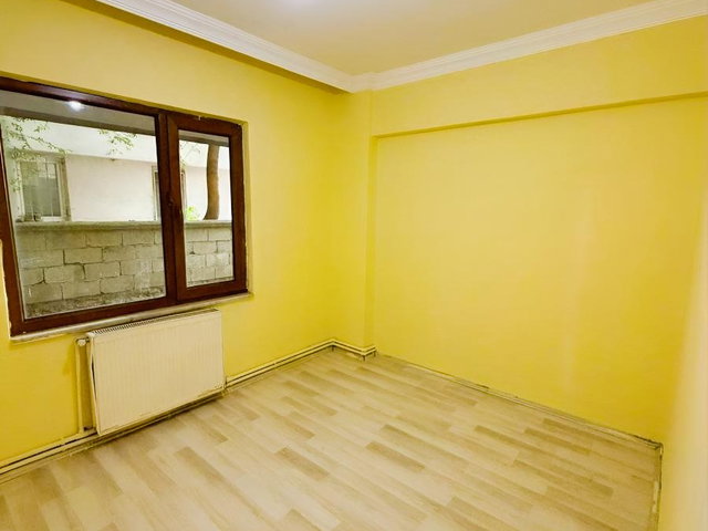 BAHÇELIEVLERDE 50 .YIL OKULUNA ÇOK YAKIN