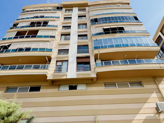 izbana 1 dk Çiğli'de | 3+1 150 m2 Çift banyolu |Doğalgazlı