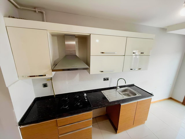 izbana 1 dk Çiğli'de | 3+1 150 m2 Çift banyolu |Doğalgazlı