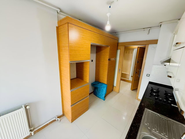 izbana 1 dk Çiğli'de | 3+1 150 m2 Çift banyolu |Doğalgazlı