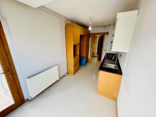 izbana 1 dk Çiğli'de | 3+1 150 m2 Çift banyolu |Doğalgazlı