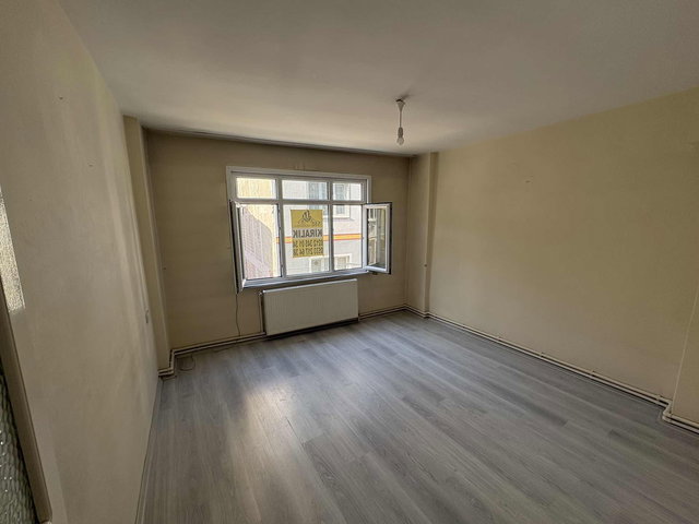MRT GRUPTAN DAVUTPAŞADA AİLE BİNASINDA KİRALIK 2+1 1.KAT DAİRE