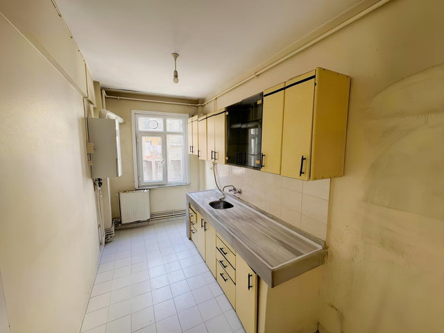 MRT GRUPTAN DAVUTPAŞADA AİLE BİNASINDA KİRALIK 2+1 1.KAT DAİRE