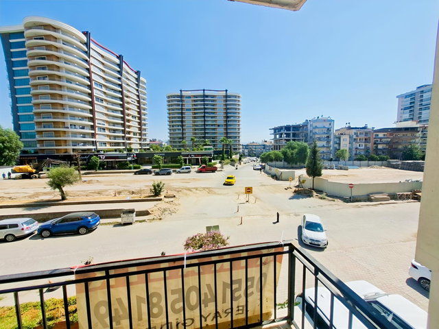 YENİ DÖRT YOL YANI ANA CADDE ÜSTÜ ARA KAT UYGUN FİYATLI
