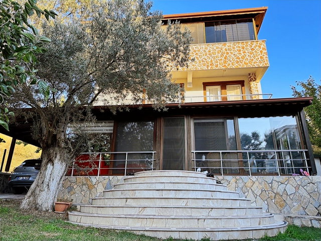 BALIKESİR GÖMEÇ KARAAĞAÇ'DA 6+2 SATILIK VİLLA