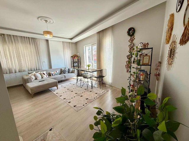 VAN AVM YANI SATILIK 1+1 TERASLI DAİRE