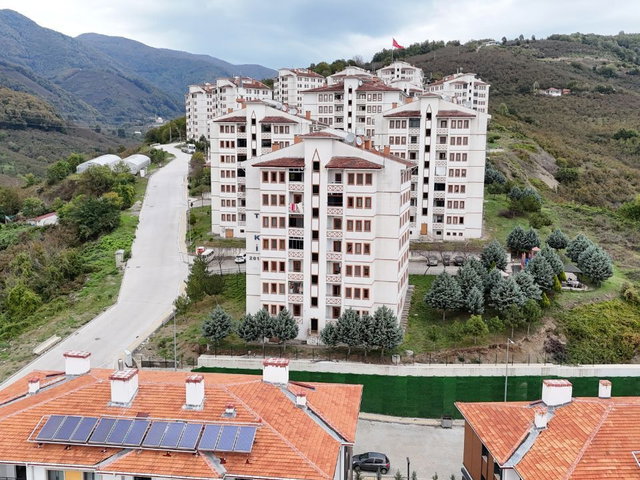 ÇİLİMLİ TOKİ ARA KAT 2+1 . BORCU YOK. KATILIM EVLERİ İÇİN UYGUN
